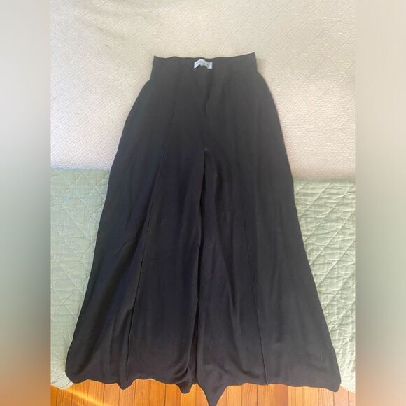 Black Ankle Cropped Pants - Picture 2 of 6